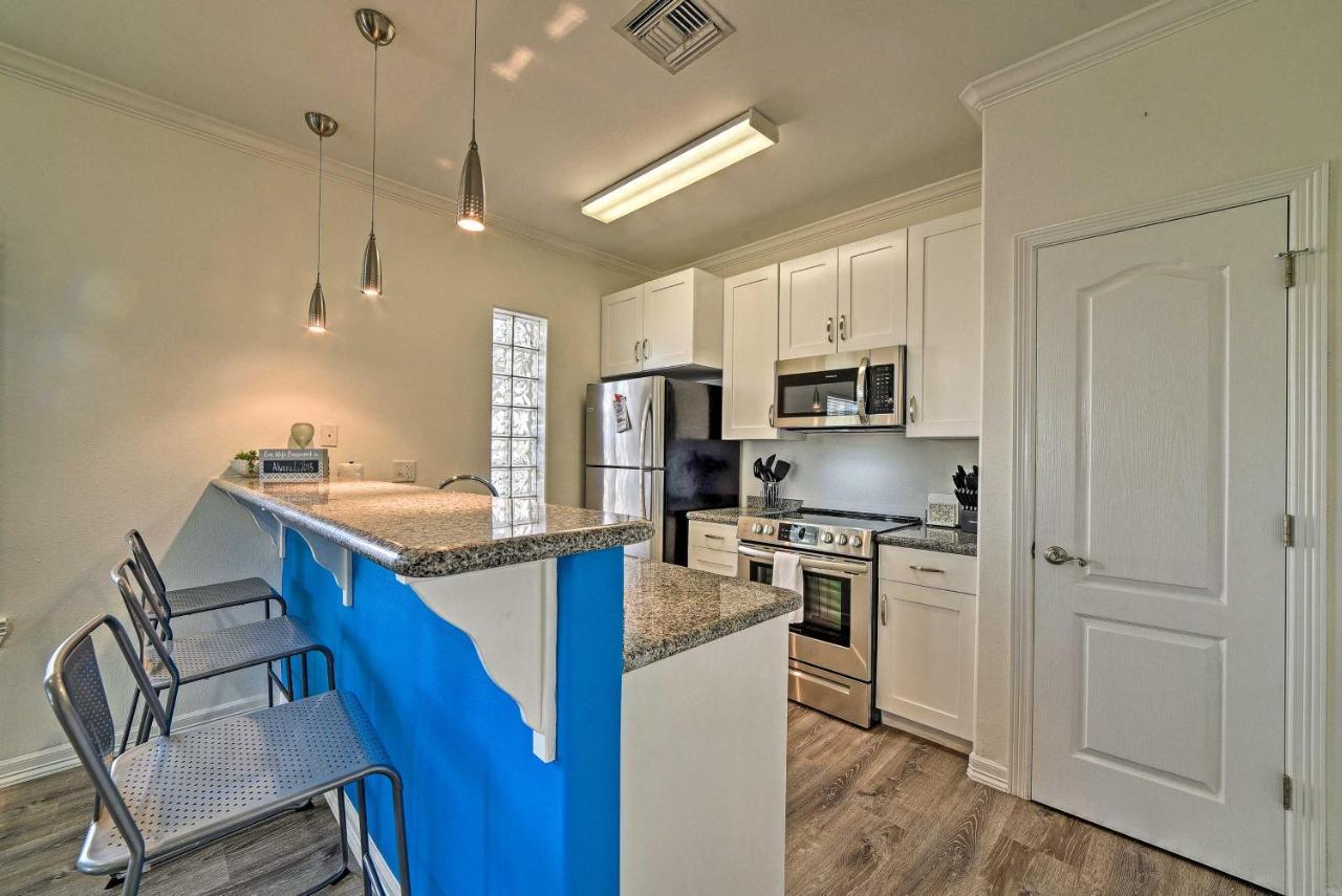 Modern Island Condo With Pool Steps To The Beach! South Padre Island Exterior photo