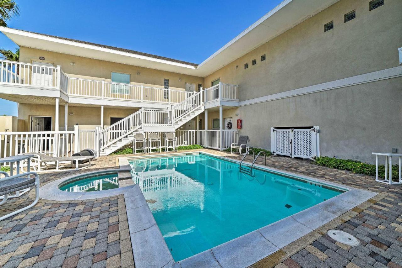 Modern Island Condo With Pool Steps To The Beach! South Padre Island Exterior photo